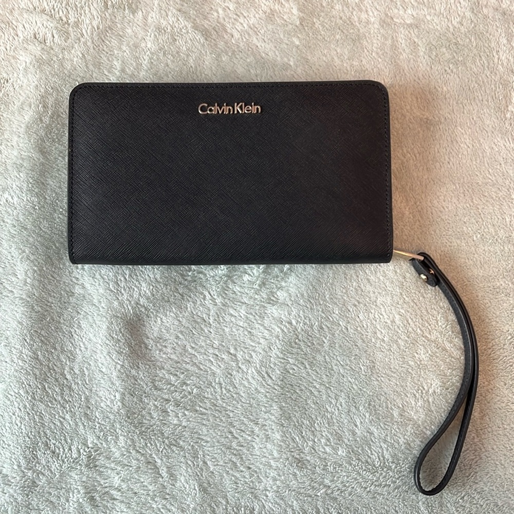 Calvin Klein Black Saffiano Leather Zip Around Wrislet Wallet Gold Hardware